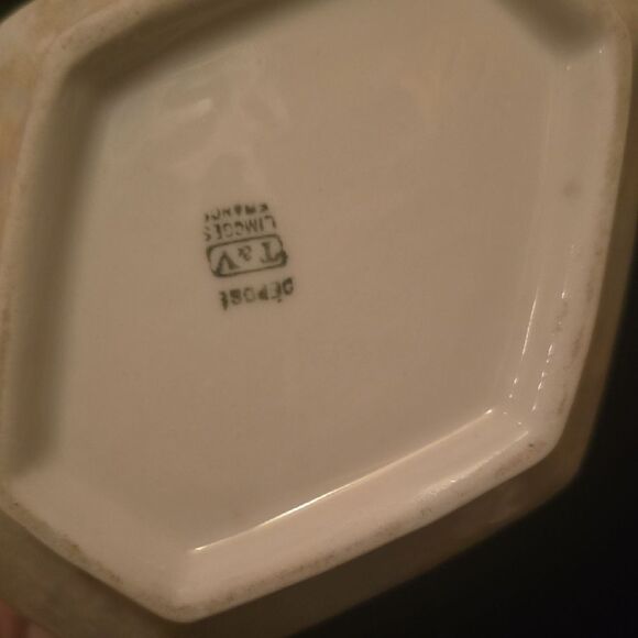 Elegant Floral Cream and Gold Cookware Set - Picture 7 of 8